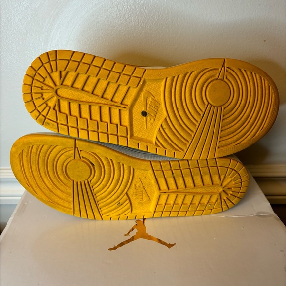 Nike Air Jordan 1 Mid White University Gold Yellow Size Women’s 8.5 New Laces - Picture 10 of 16